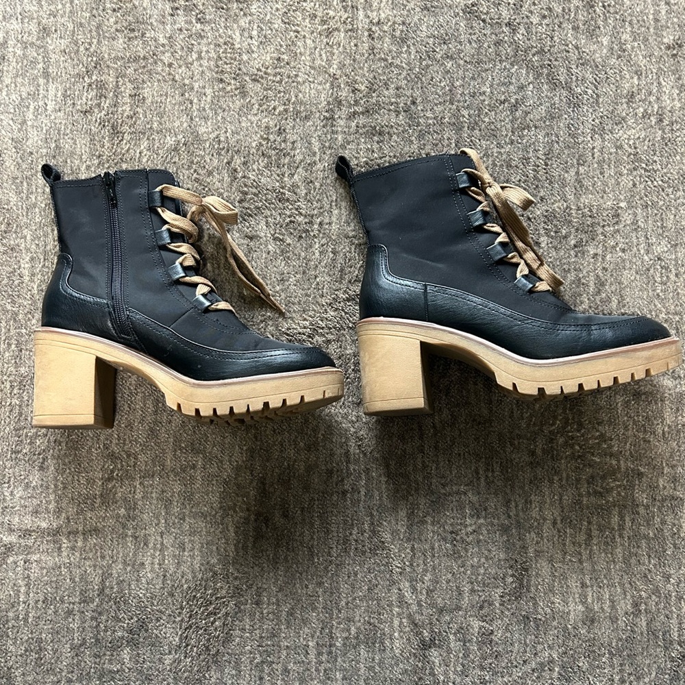 Hardly worn heeled black boots. Size 9, women’s.